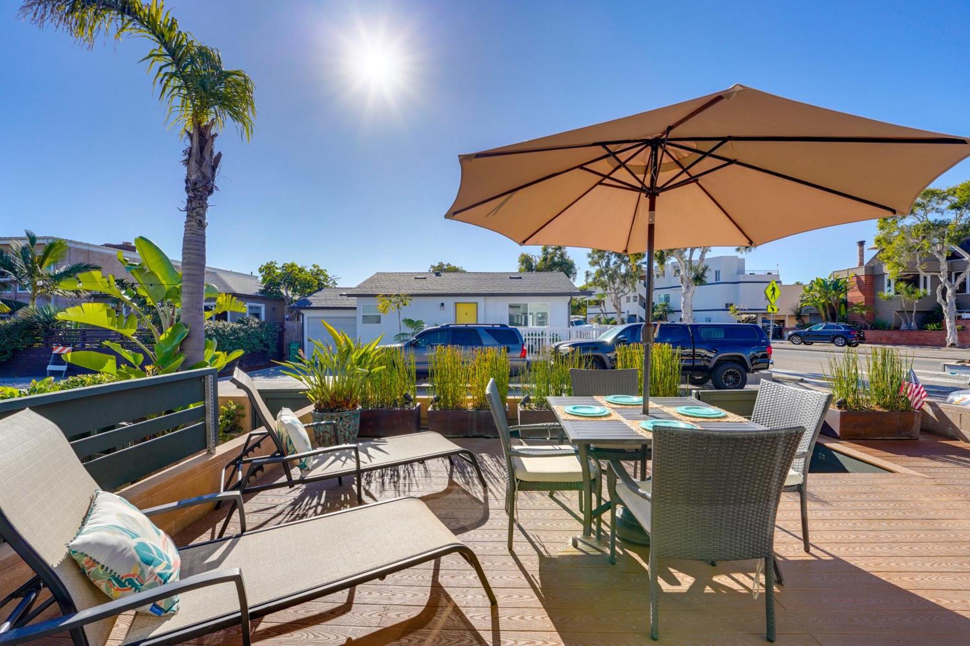 Stunning - Large Patio, Parking, Ac & Dog Friendly! *